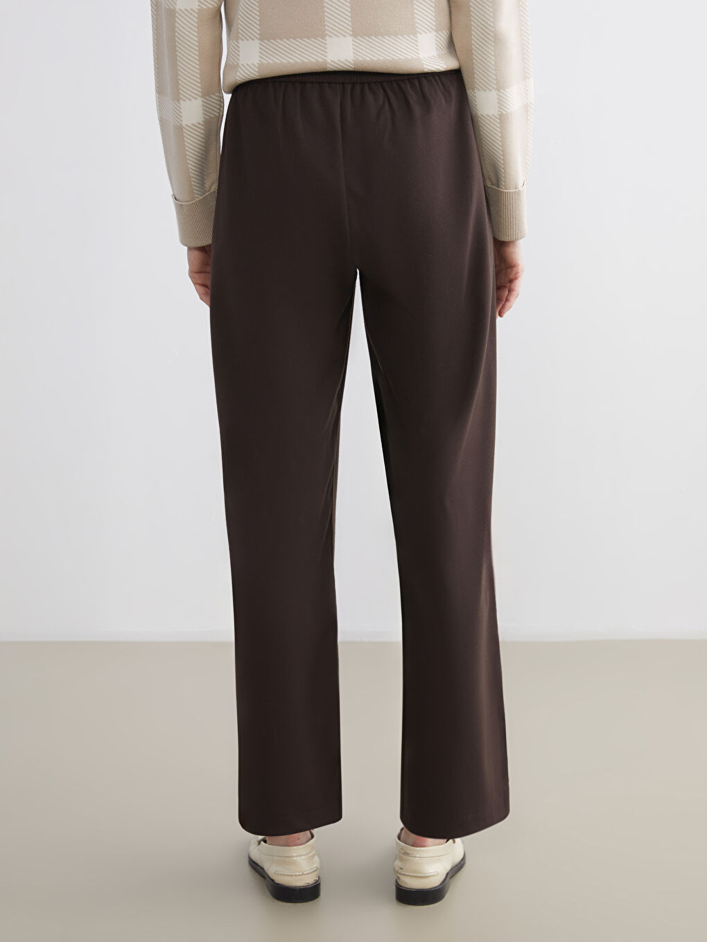 Damenhose mit Weitem Bein und Elastischem Bund-3