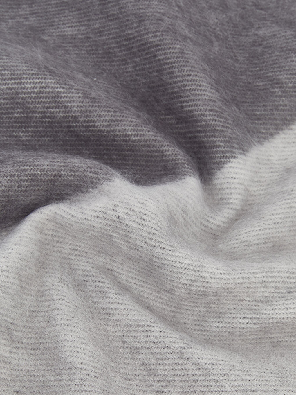 Gri Püsküllü Kadın Atkı-2