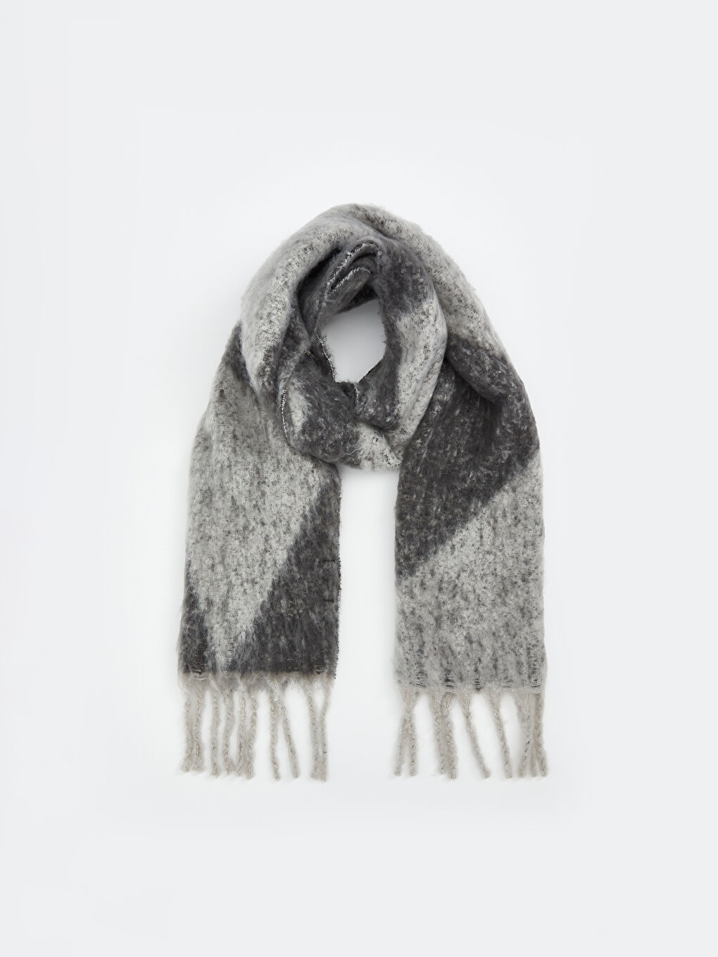 Шарф с кисточками для женщин