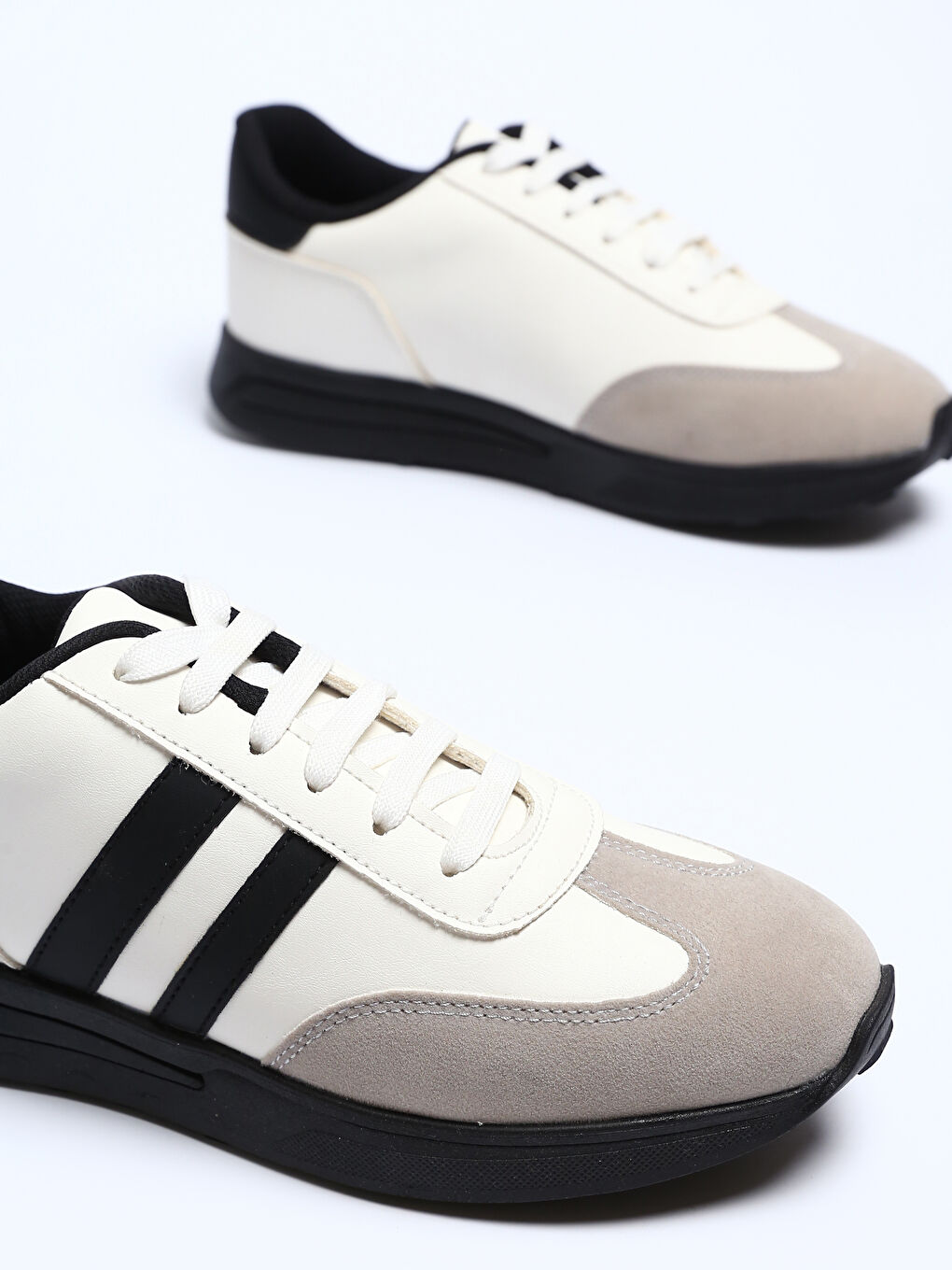 حذاء رياضي بأربطة للرجال-2