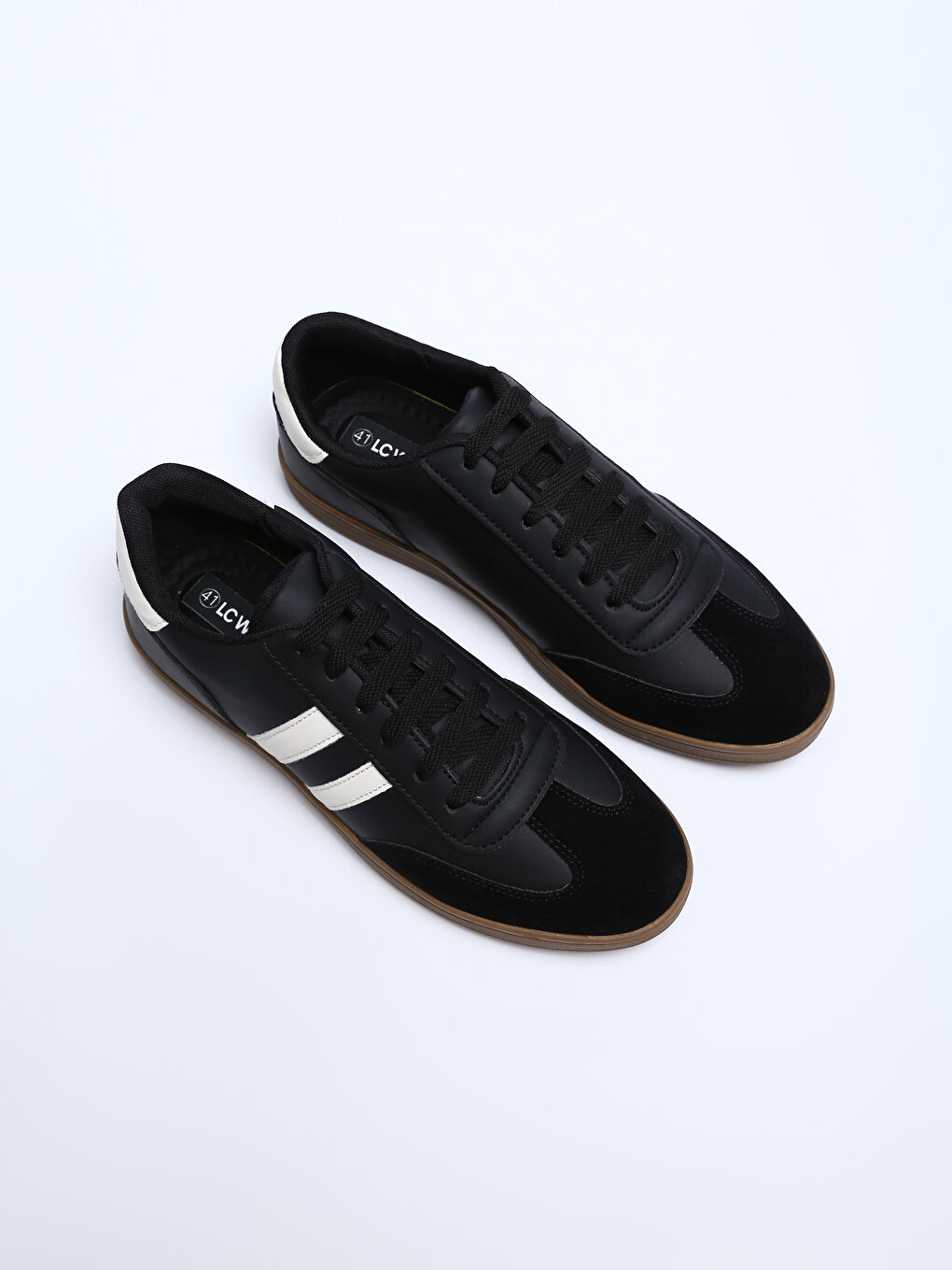 حذاء رياضي بأربطة للرجال