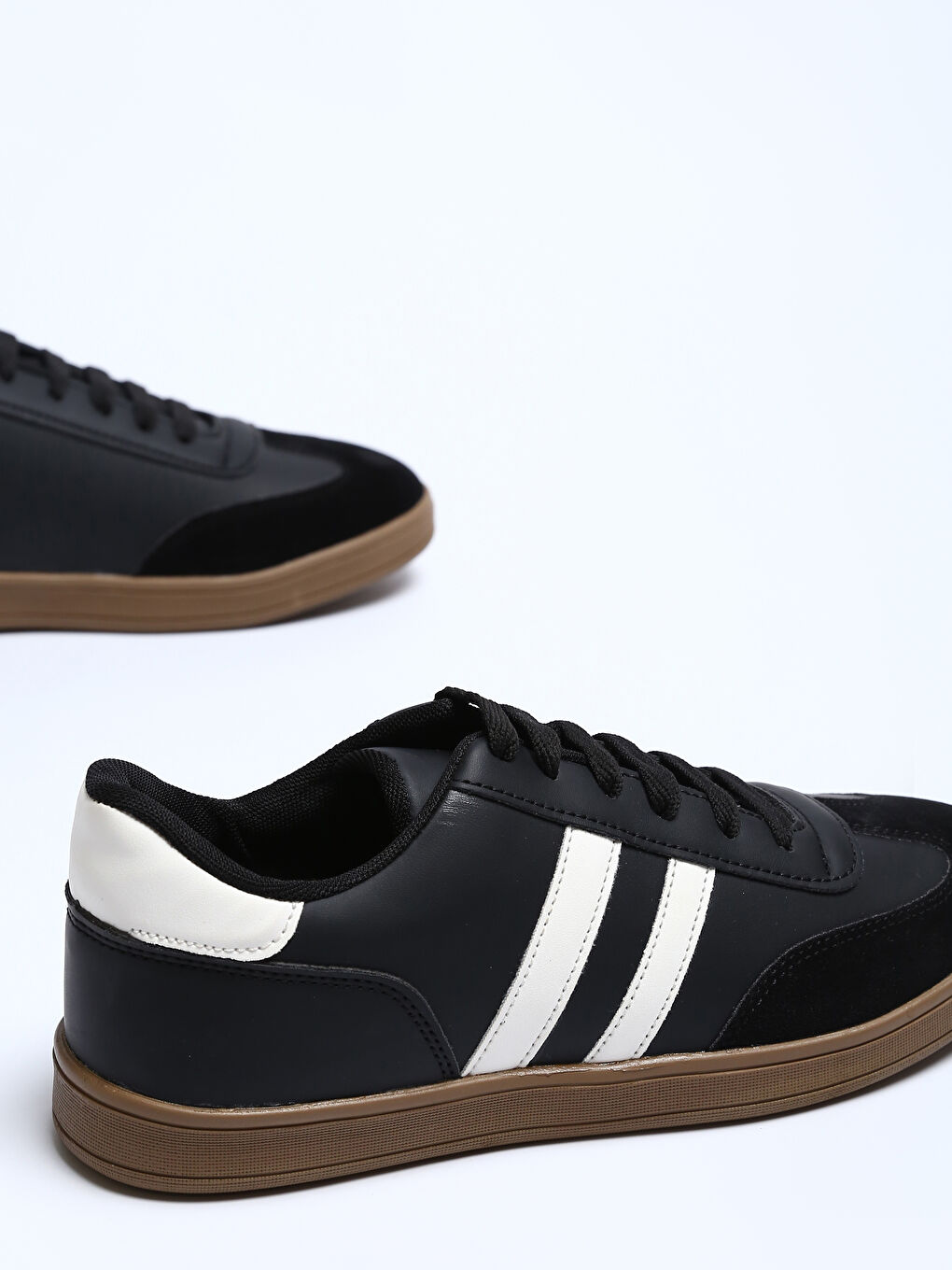 حذاء رياضي بأربطة للرجال-3