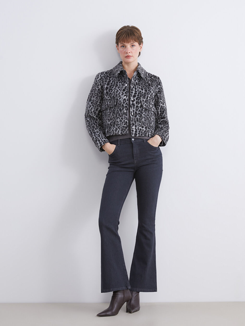Gri Gömlek Yaka Leopar Desenli Kadın Kaşe Ceket-1