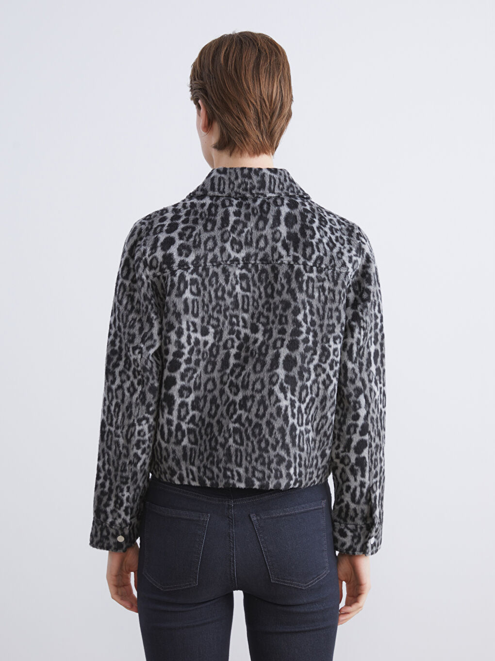 Gri Gömlek Yaka Leopar Desenli Kadın Kaşe Ceket-4