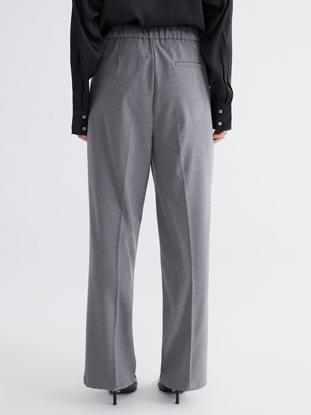 Gri Beli Lastikli Kadın Pileli Pantolon-3