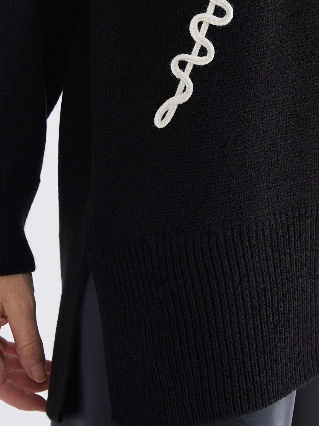 كنزة محبوكة نسائية بياقة دائرية مطرزة بالزهور-2