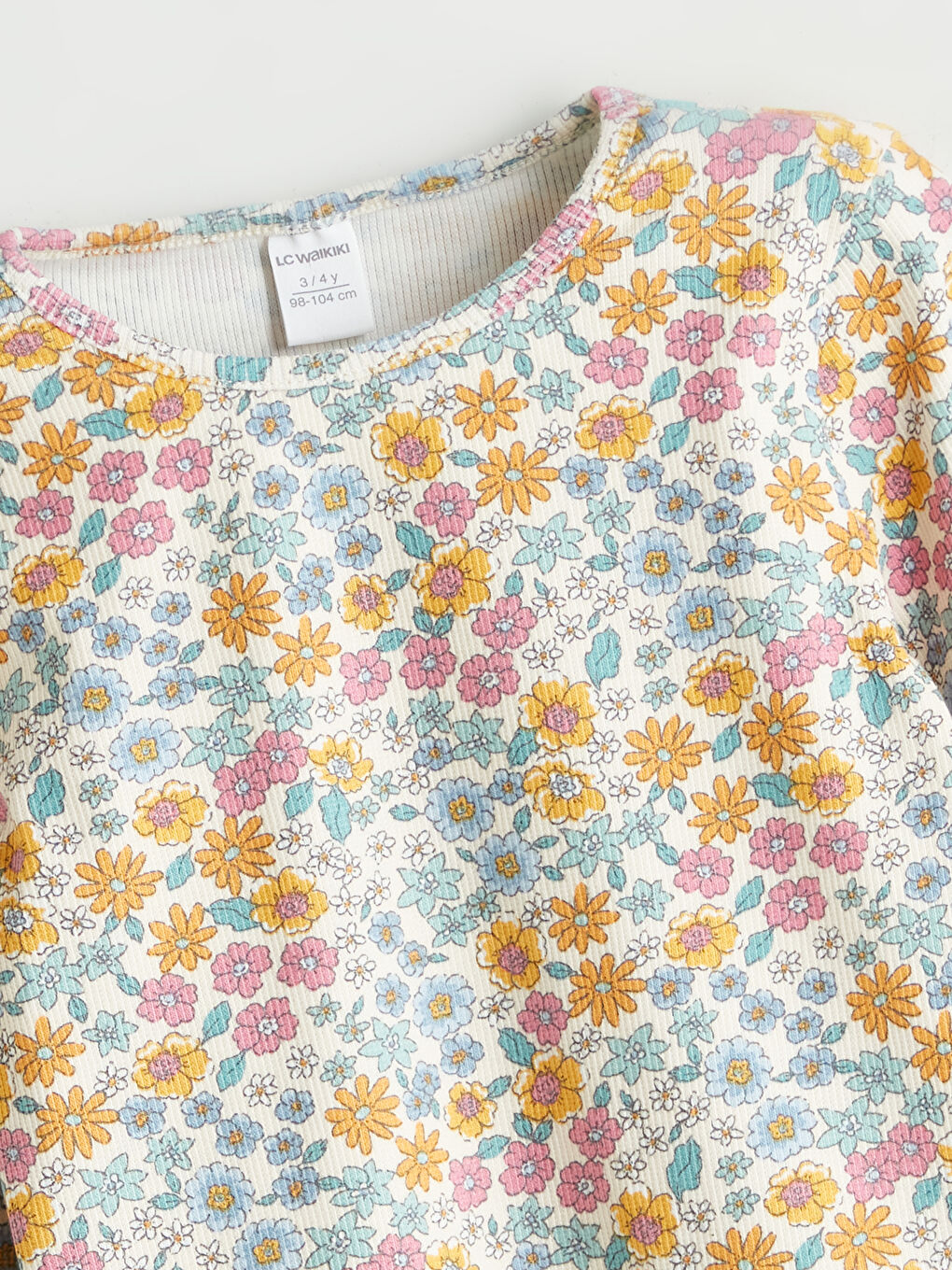 Ekru Bisiklet Yaka Çiçekli Kız Çocuk Tişört-1