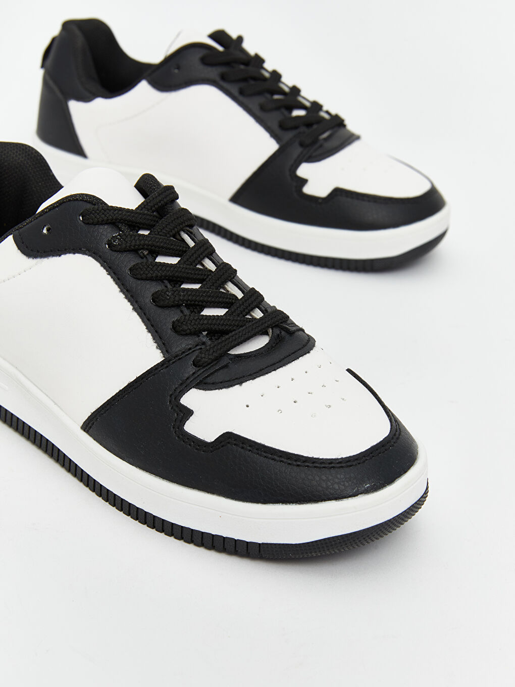 أحذية رياضية للبنات برباط-2