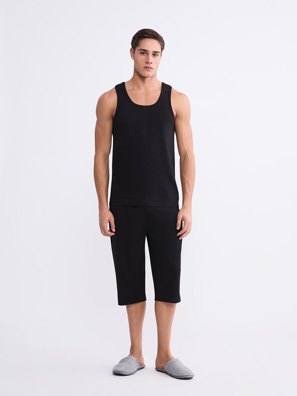 Siyah U Yaka Basic Erkek Atlet-1