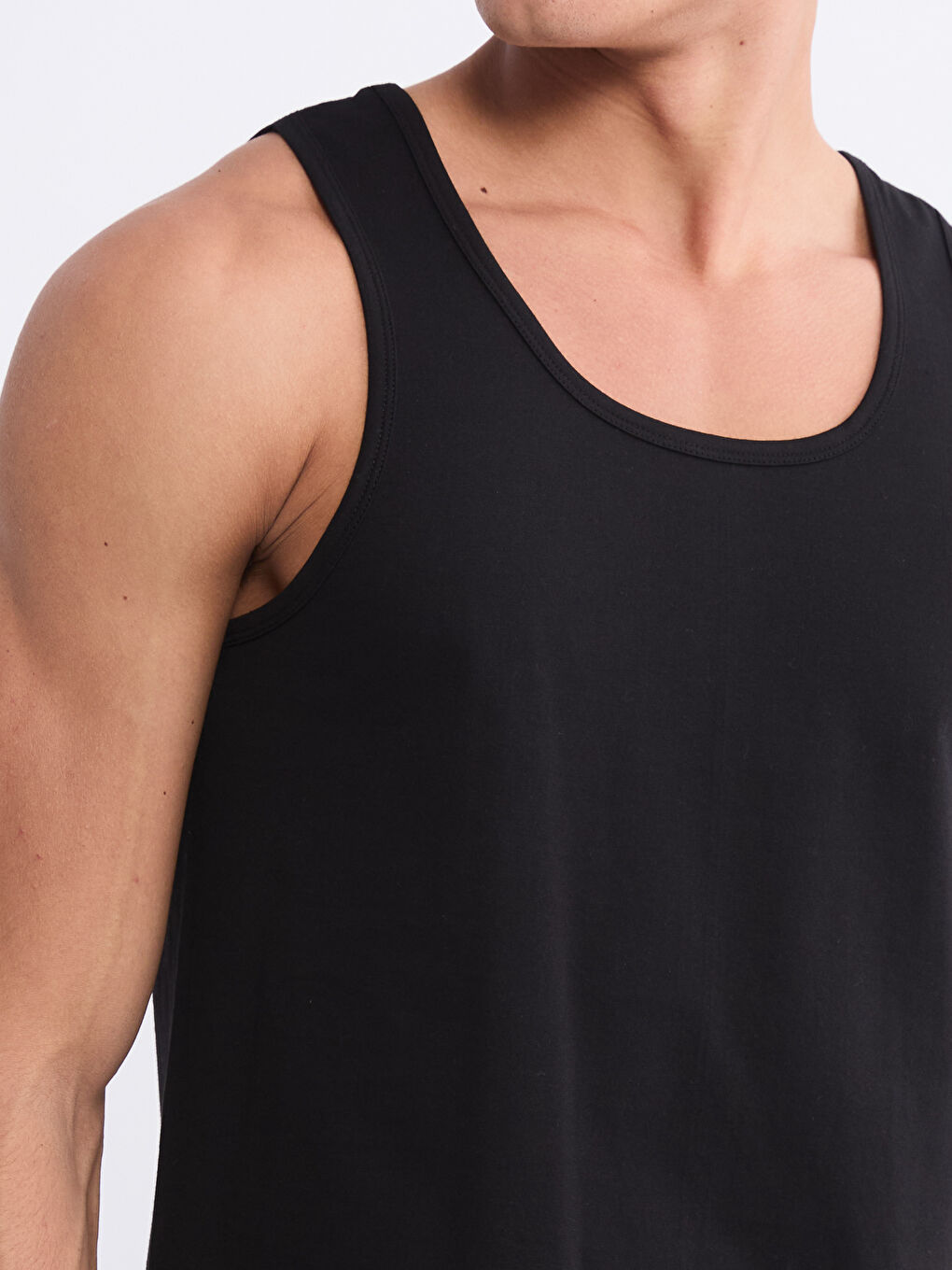 Siyah U Yaka Basic Erkek Atlet-2