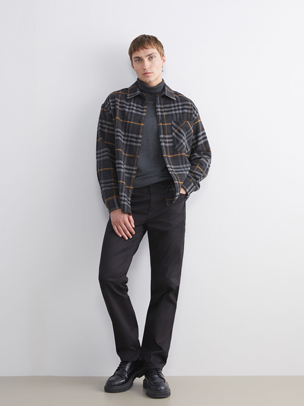 Siyah Standart Kalıp Erkek Pantolon