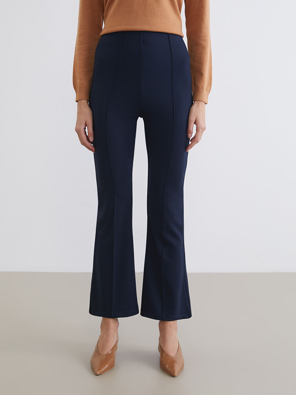 بنطلون للسيدات بخصر مرن ورِجل واسعة-1