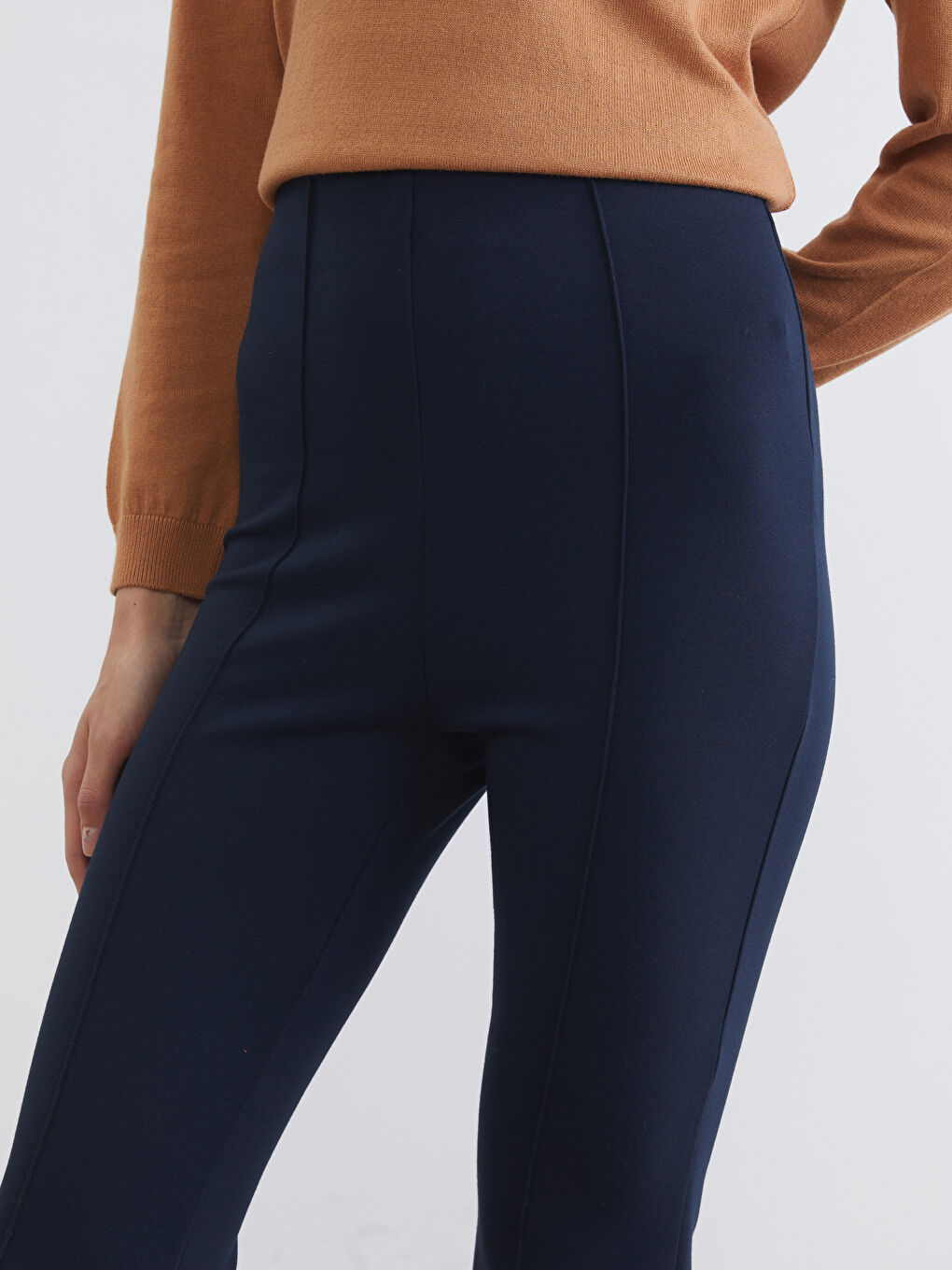 بنطلون للسيدات بخصر مرن ورِجل واسعة-2