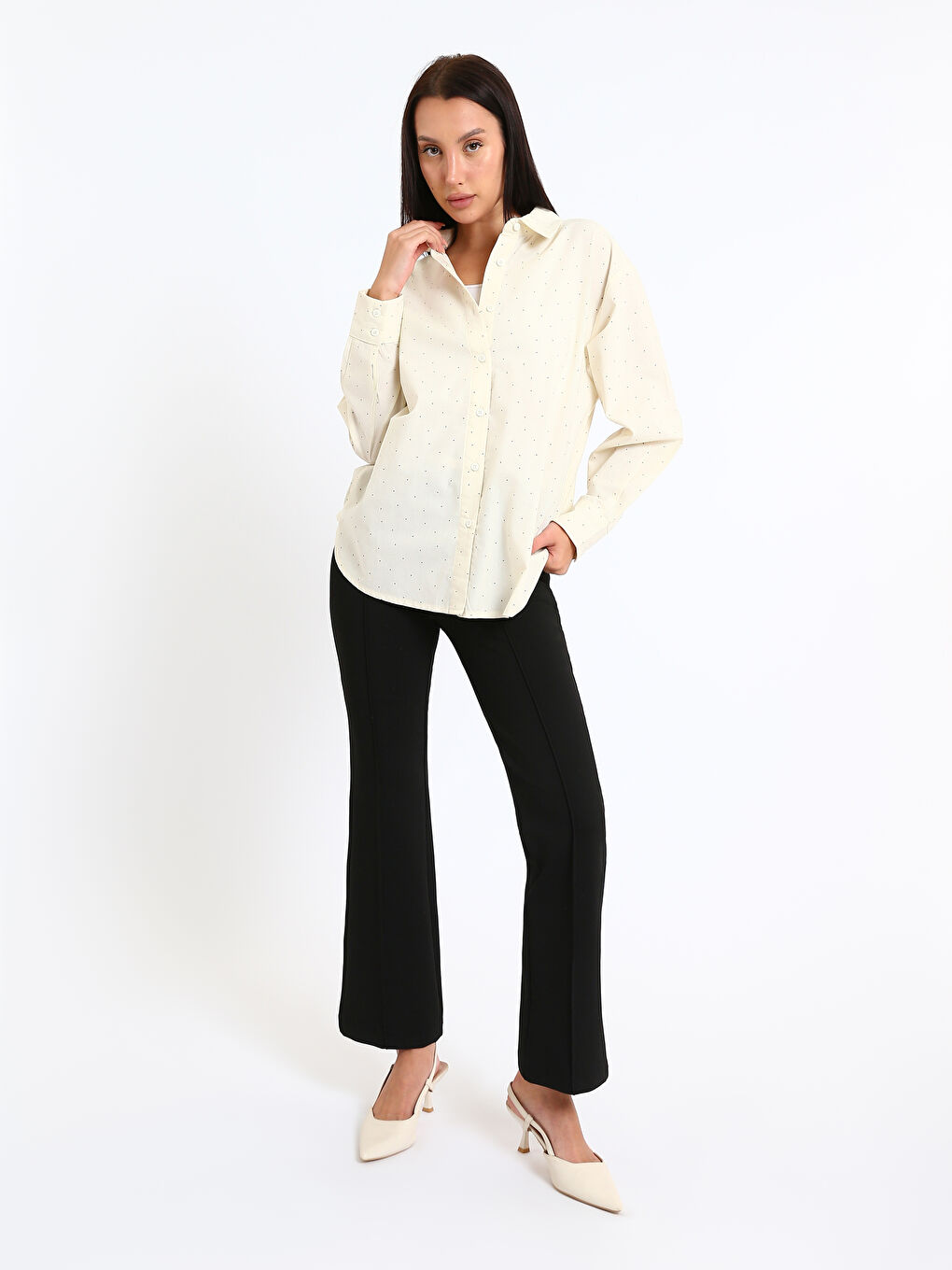 بنطلون نحيف للسيدات مع تفاصيل الخياطة