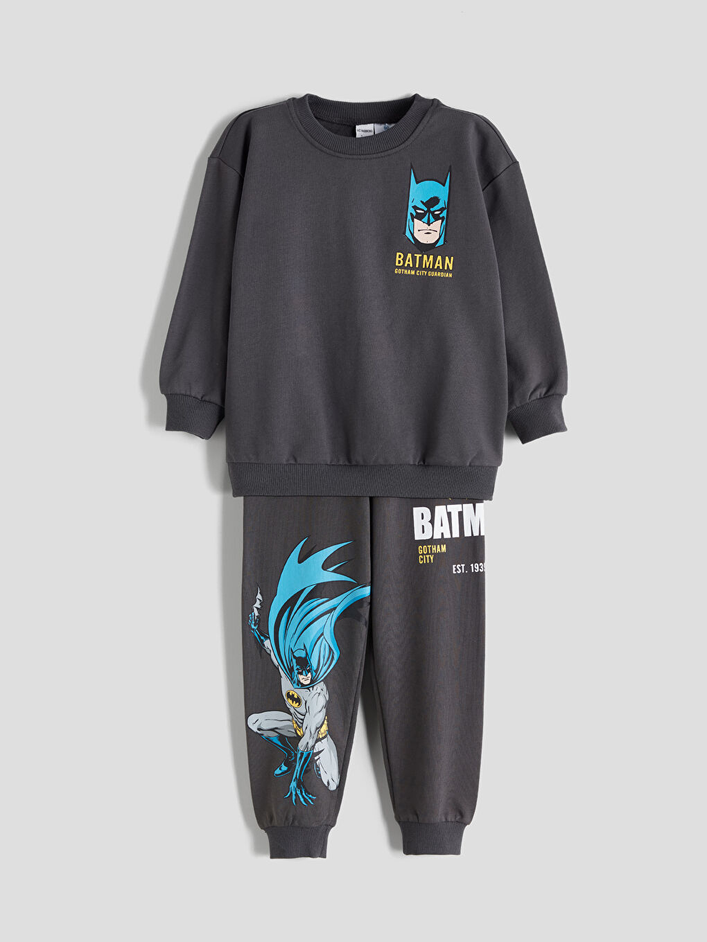LCW Kids طقم بدلة رياضية أولاد مطبوع باتمان بكول مدور -W5IP95Z1-R4W