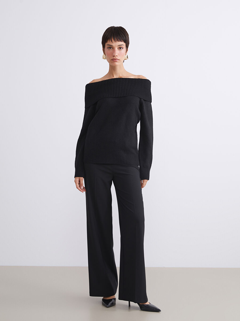 Siyah Kayık Yaka Kadın Triko Kazak-1