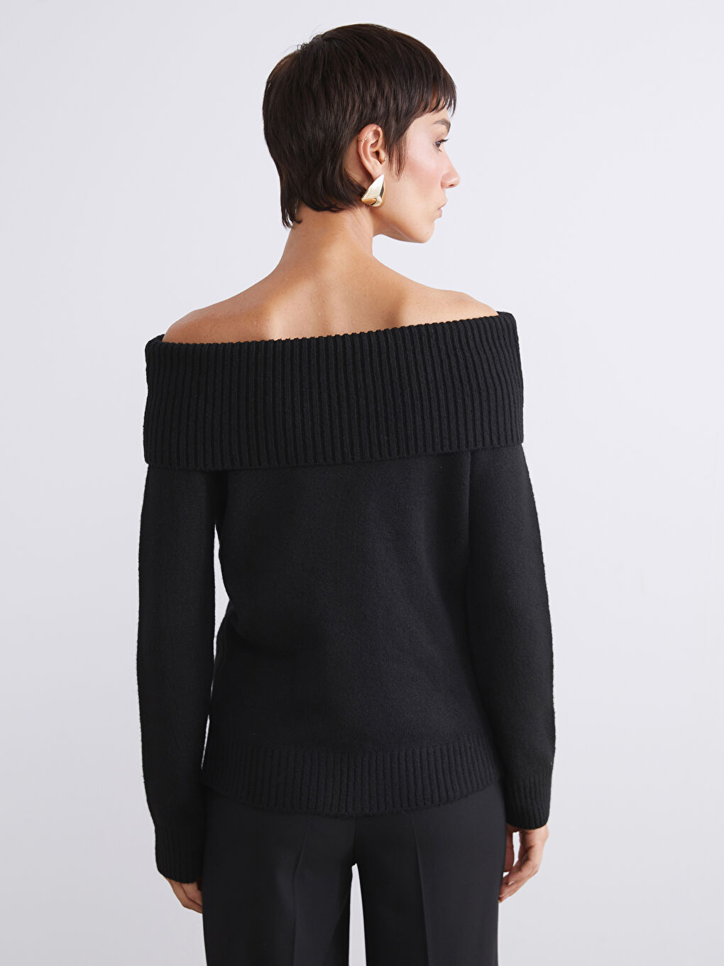 Siyah Kayık Yaka Kadın Triko Kazak-3