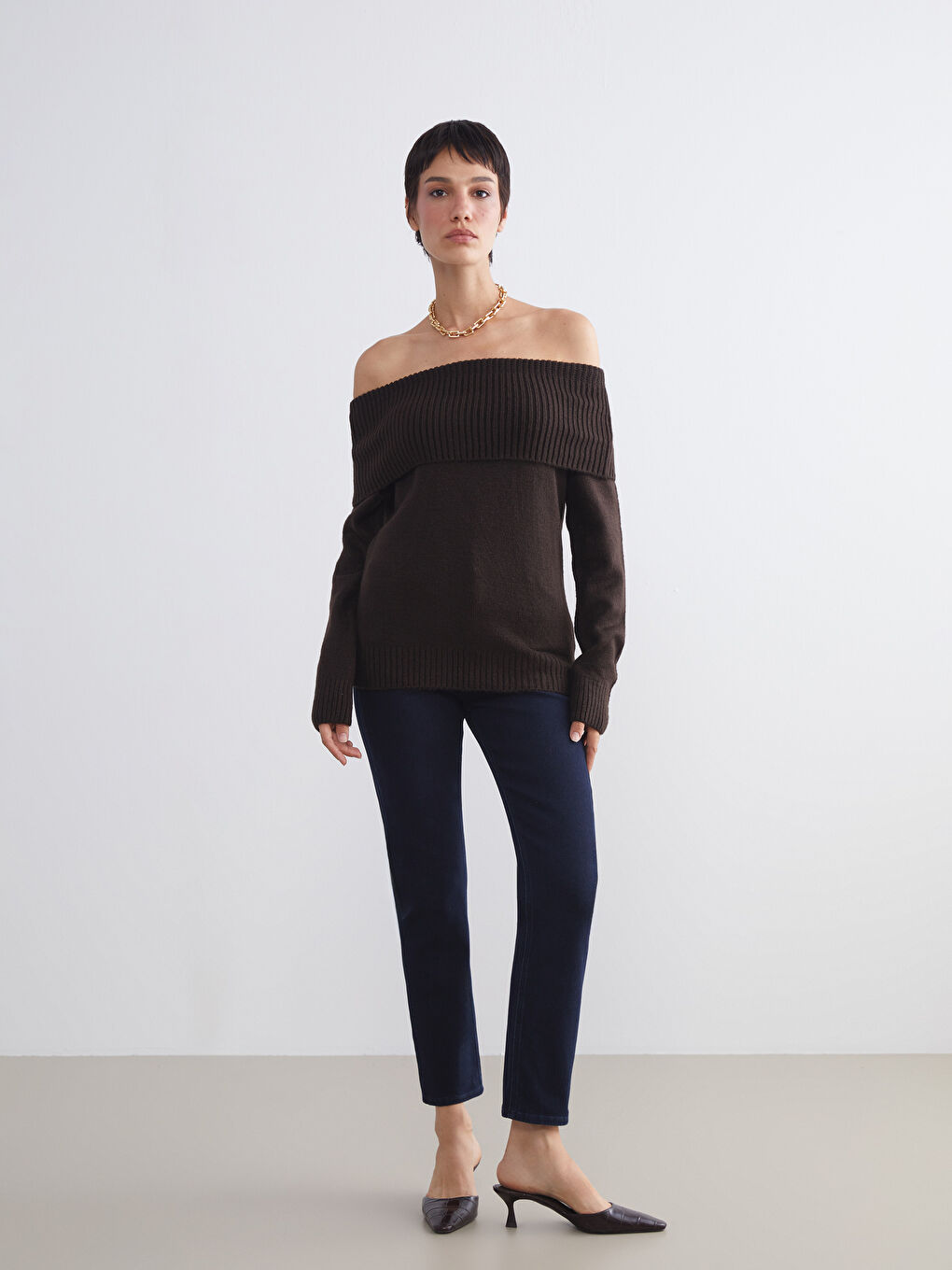 Kahverengi Kayık Yaka Kadın Triko Kazak-1