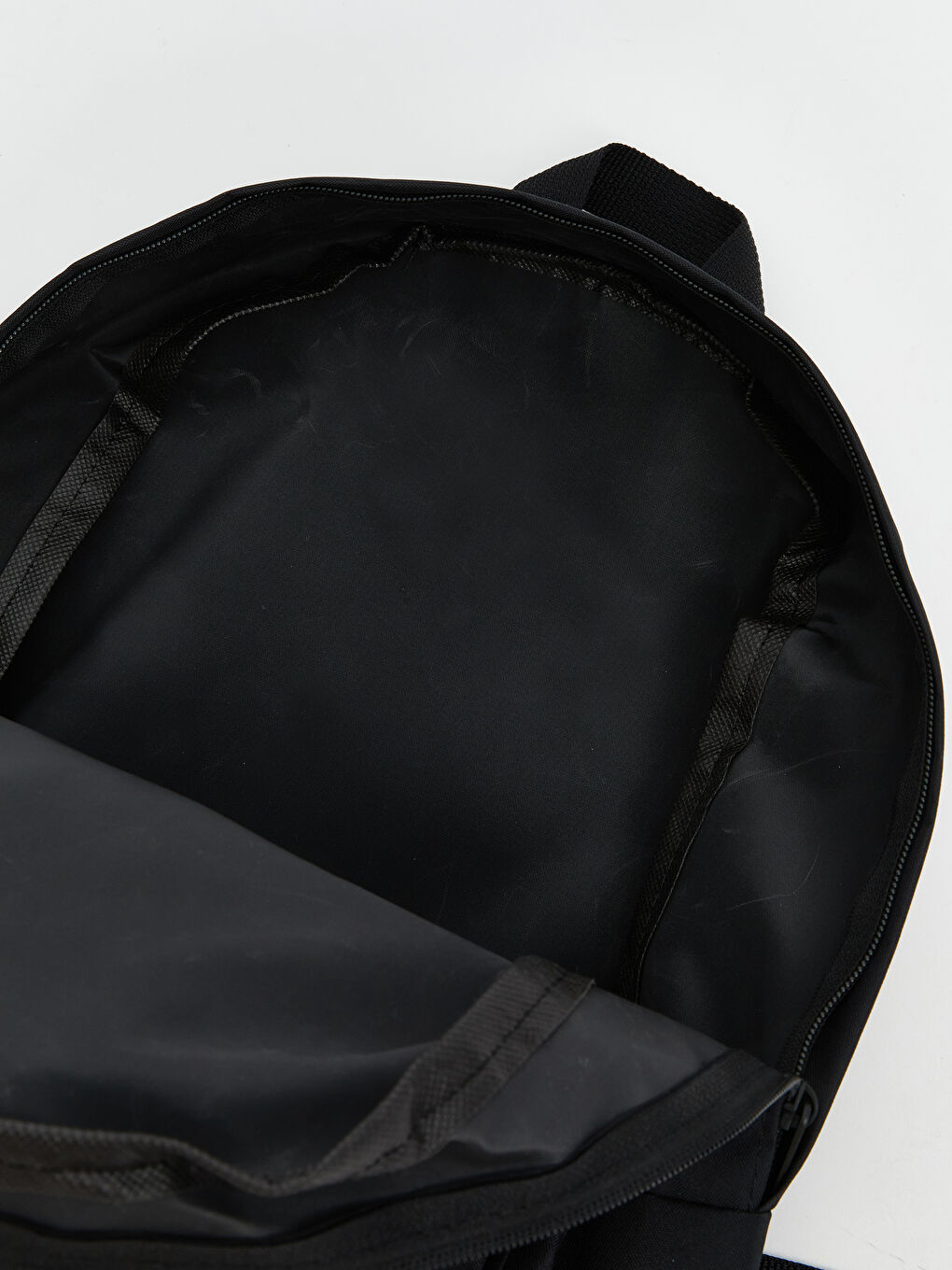 Siyah Fermuarlı Kadın Sırt Çantası-3