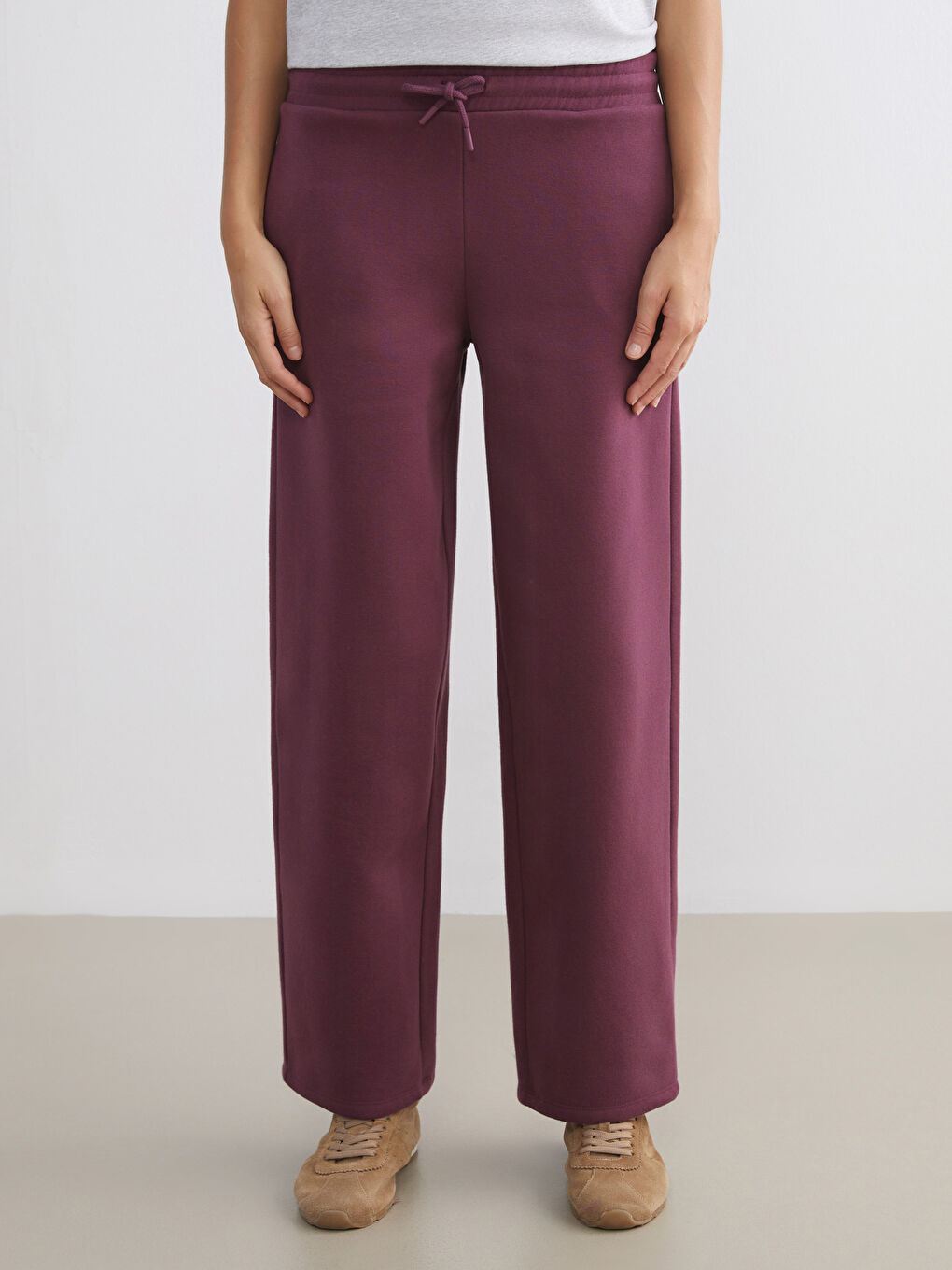 پانتۆڵی ئارەقەی قەبارەی ناوەند بۆ ژنان بە کەمەر لاستیک-1