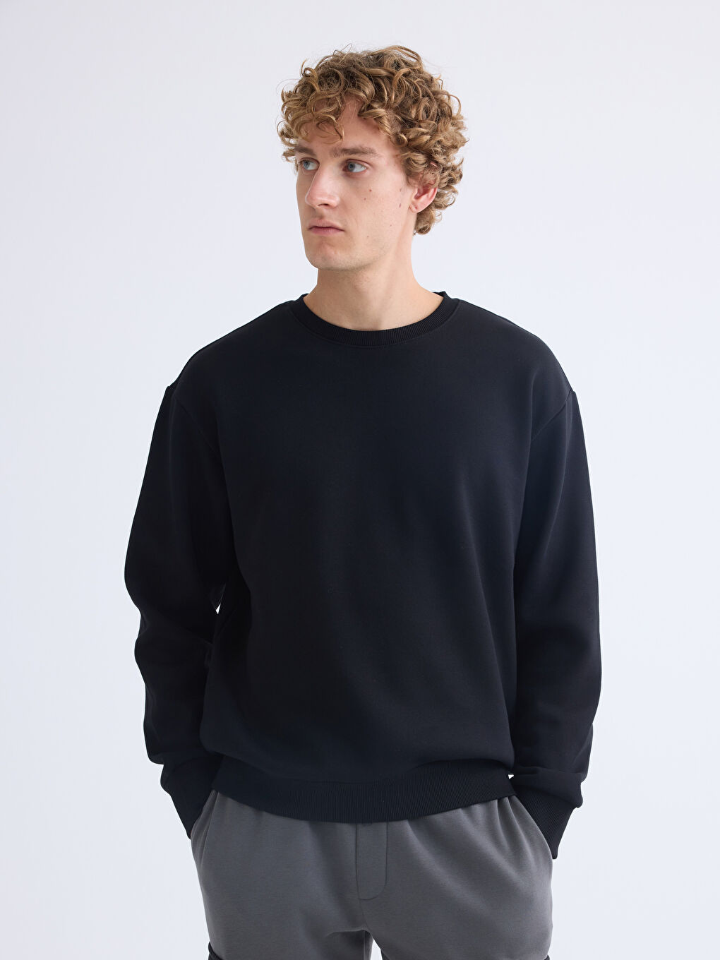 Siyah Bisiklet Yaka Erkek Sweatshirt