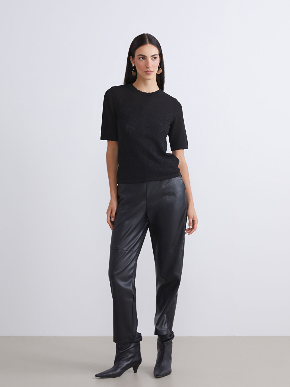 Siyah Beli Lastikli Kadın Deri Görünümlü Pantolon