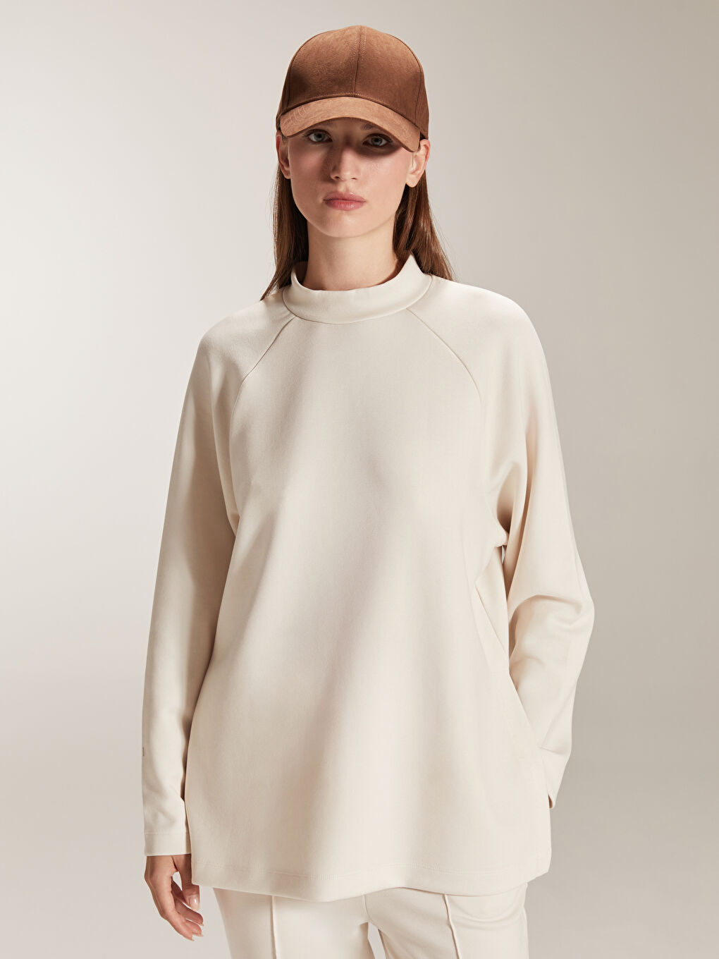 Bej Dik Yaka Oversize Kadın Sweatshirt Tunik