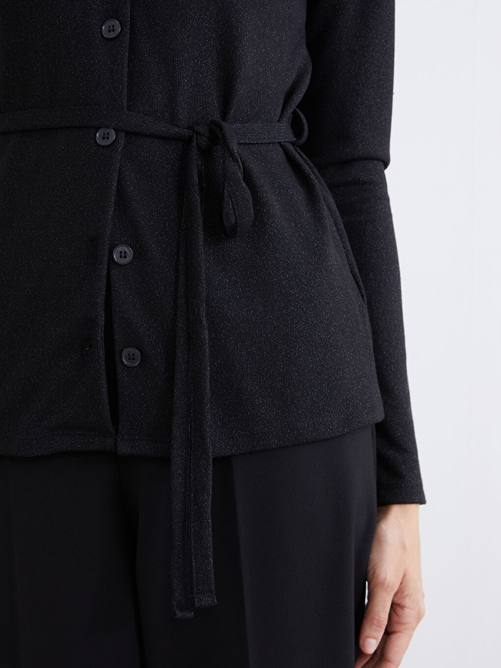 Siyah V Yaka Beli Kuşaklı Kadın Hırka-2