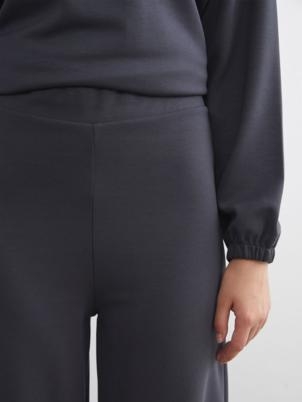 Antrasit Beli Lastikli Geniş Paça Kadın Eşofman Altı-2