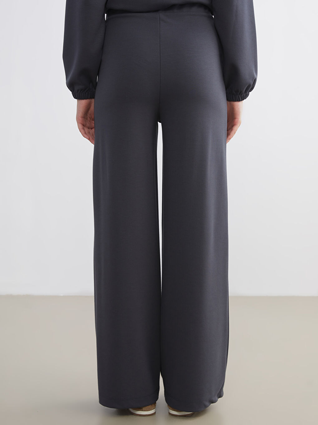 Antrasit Beli Lastikli Geniş Paça Kadın Eşofman Altı-3