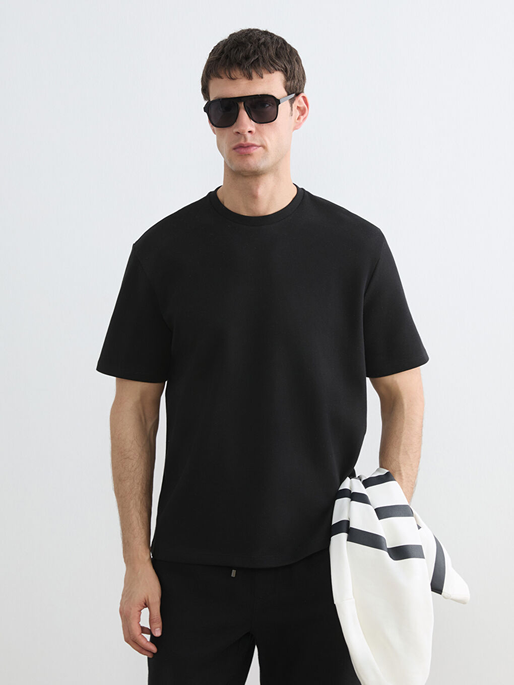 Siyah Bisiklet Yaka Erkek Tişört-1