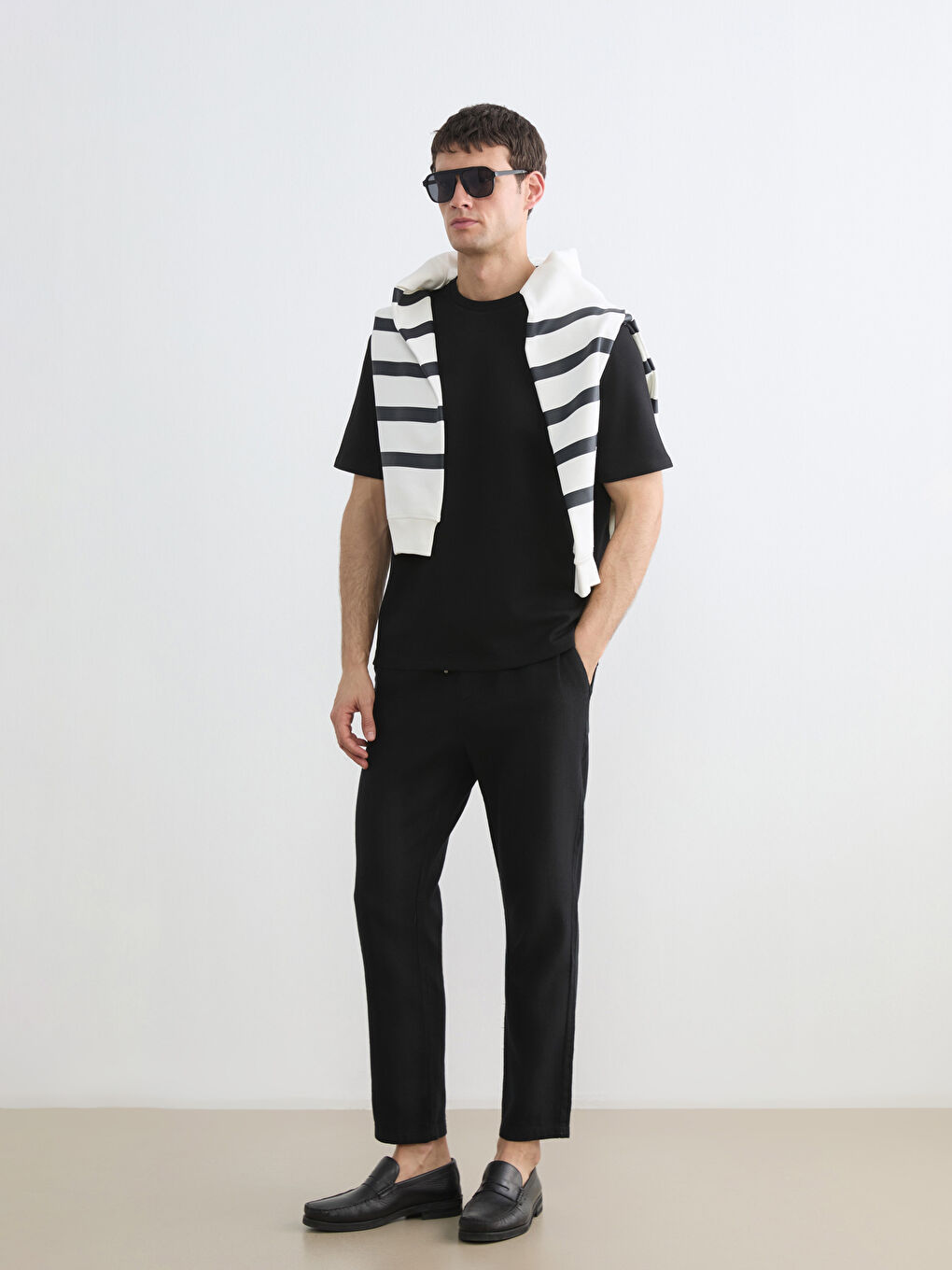 Siyah Bisiklet Yaka Erkek Tişört-2