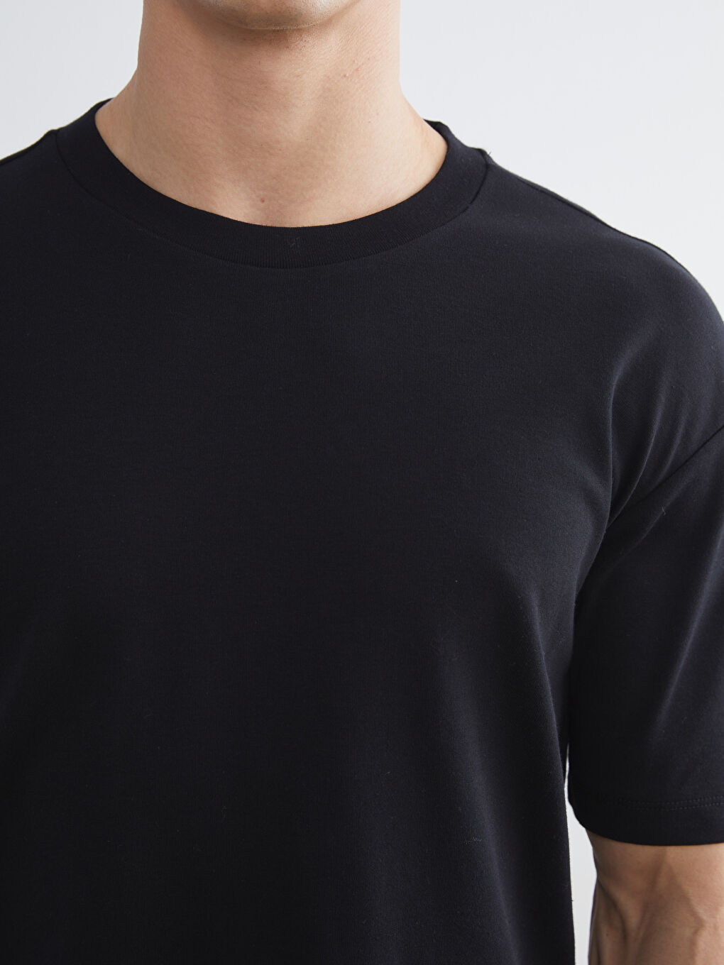 Siyah Bisiklet Yaka Erkek Tişört-2