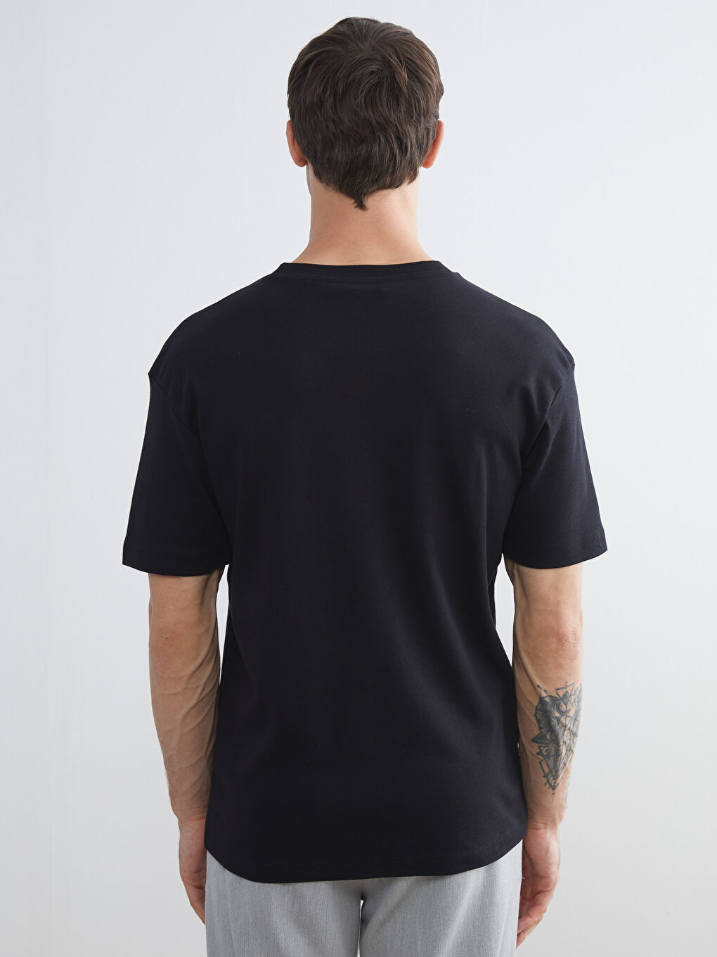 Siyah Bisiklet Yaka Erkek Tişört-3