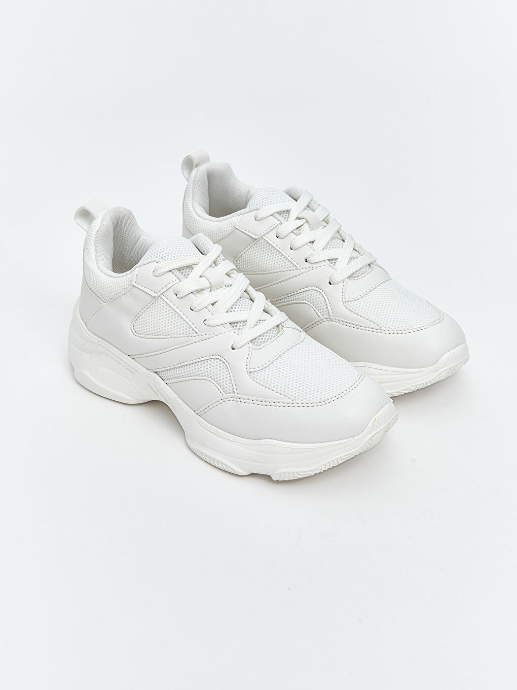 Beyaz Bağcıklı Kadın Spor Ayakkabı