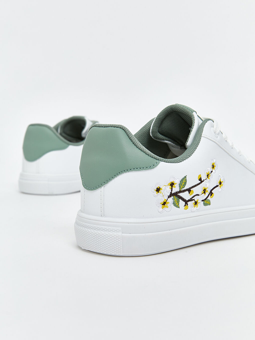 Beyaz Deri Görünümlü Kadın Spor Ayakkabı-4