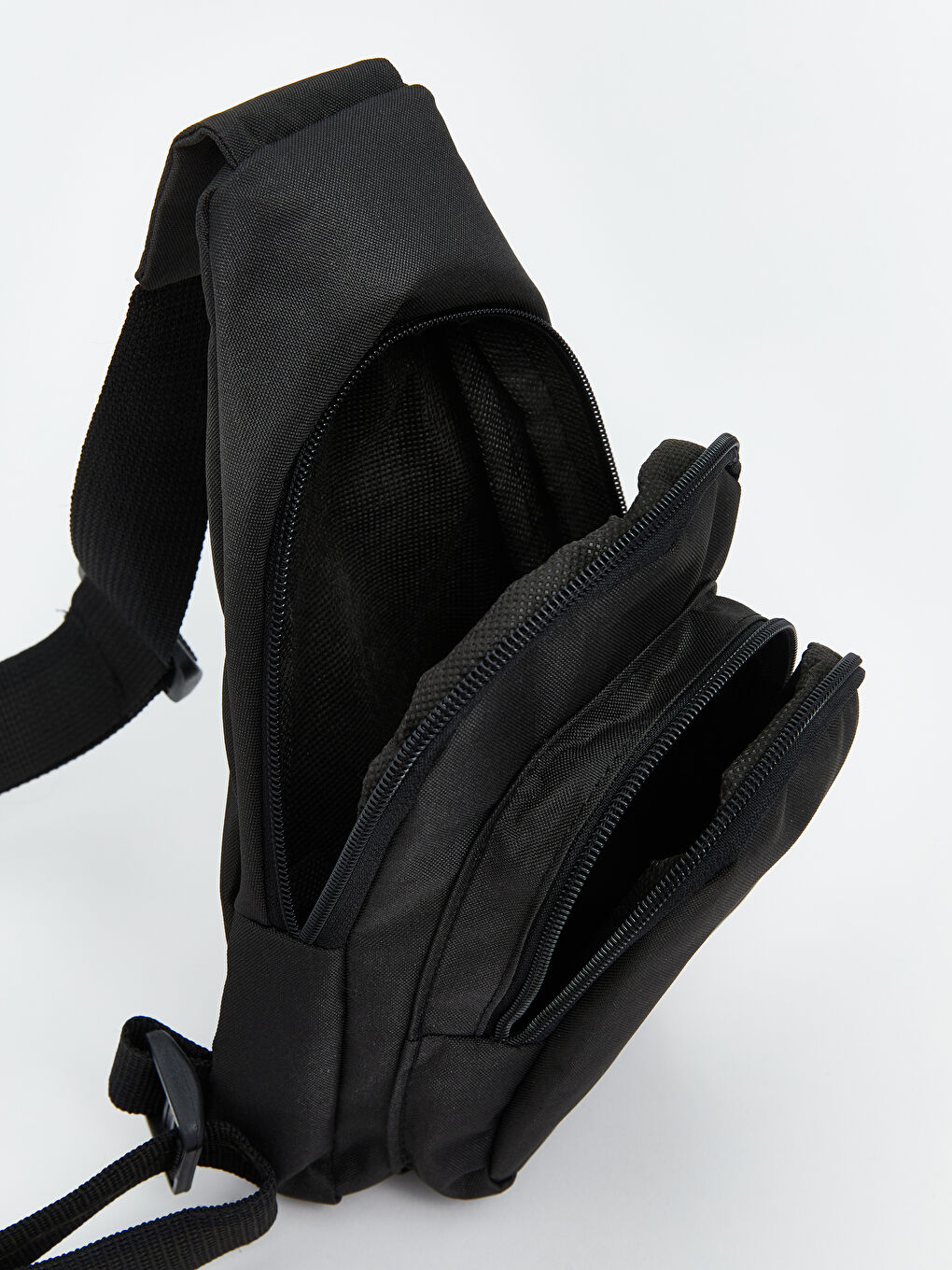 Siyah Fermuarlı Erkek Göğüs Çantası-3