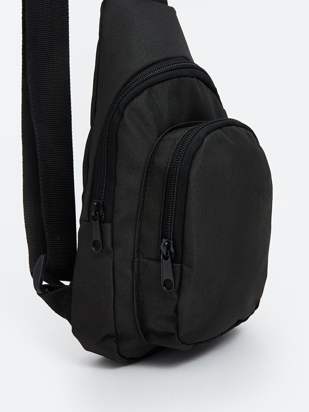 Siyah Fermuarlı Erkek Göğüs Çantası-2