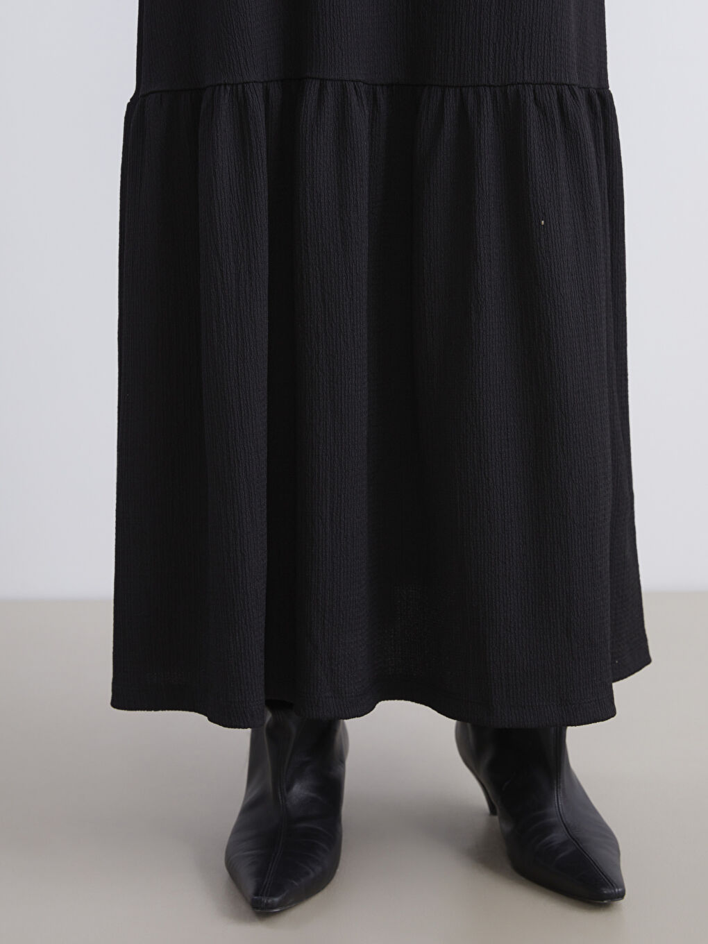 Siyah Dik Yaka Dokulu Katkat Elbise-4