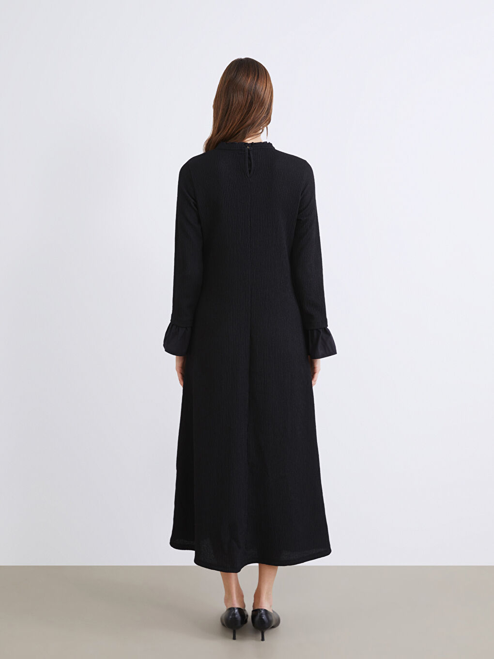 Siyah Büyük Beden Fırfırlı Dik Yaka Triko Elbise-7