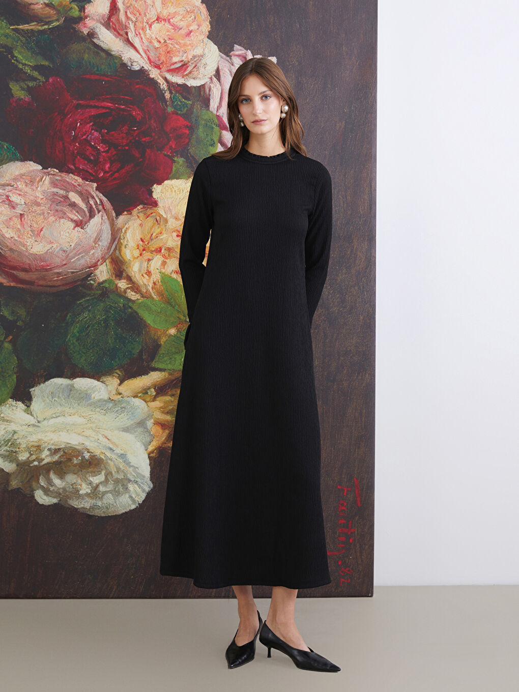 Siyah Büyük Beden Fırfırlı Dik Yaka Triko Elbise