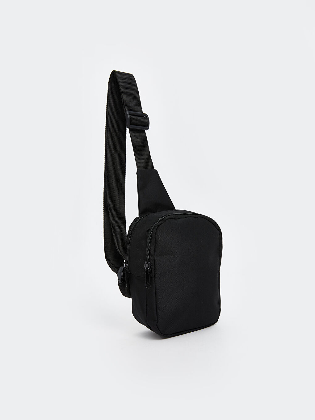 Siyah Fermuarlı Erkek Göğüs Çantası