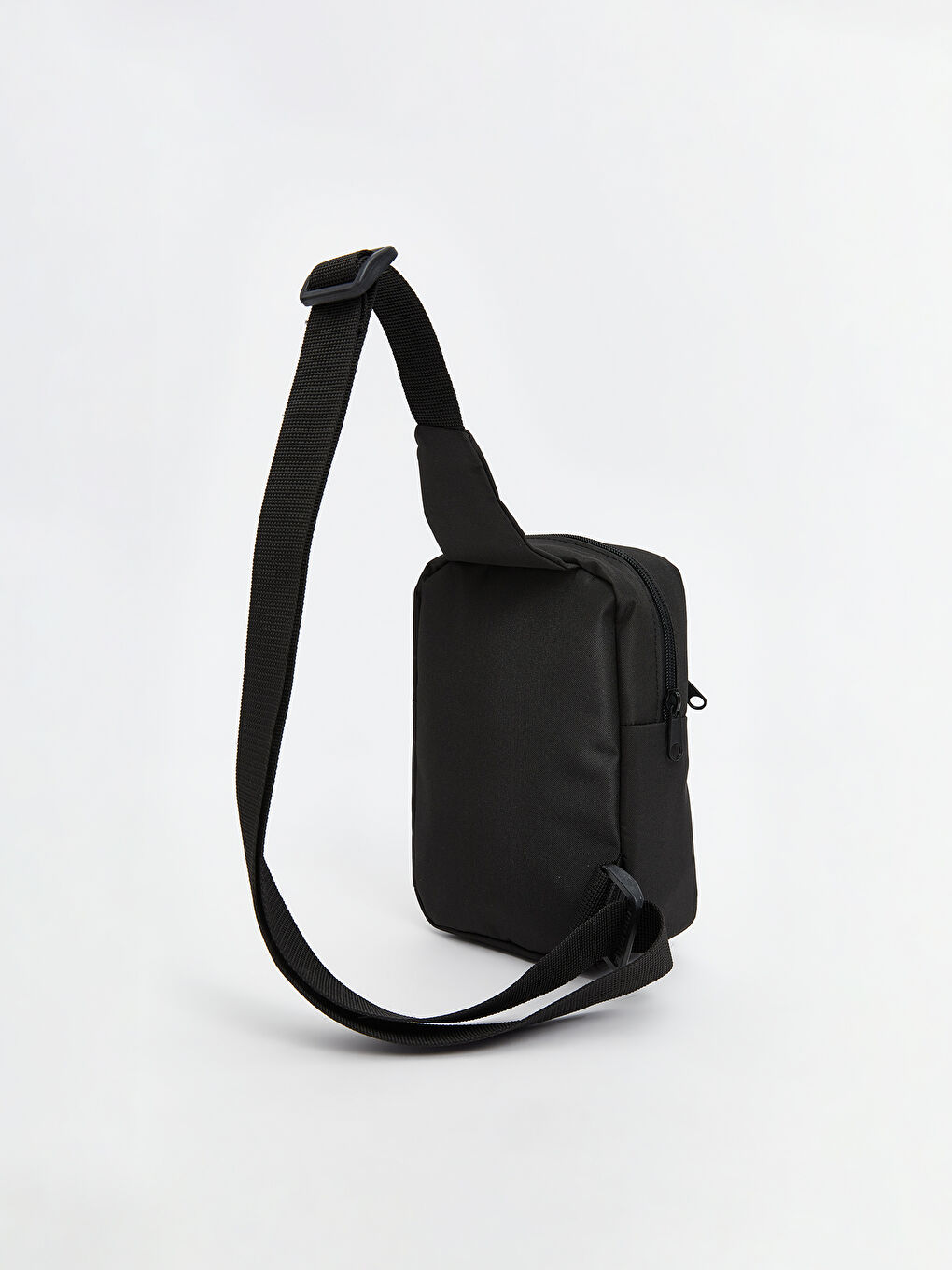 Siyah Fermuarlı Erkek Göğüs Çantası-1