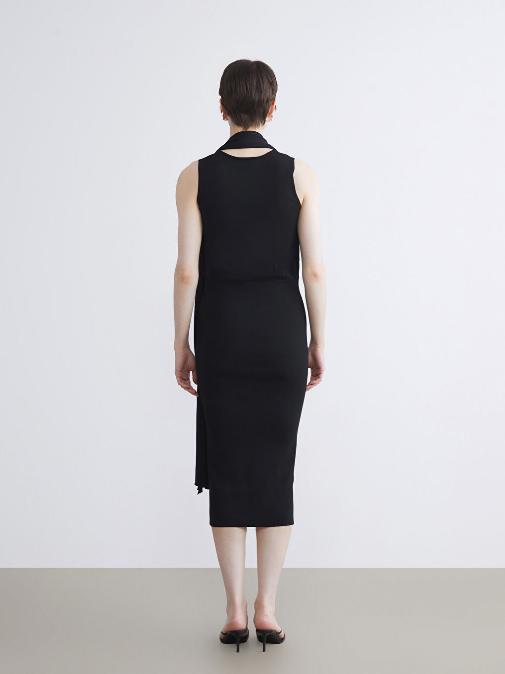 Crew Neck Scarfed Knitwear Dress-3