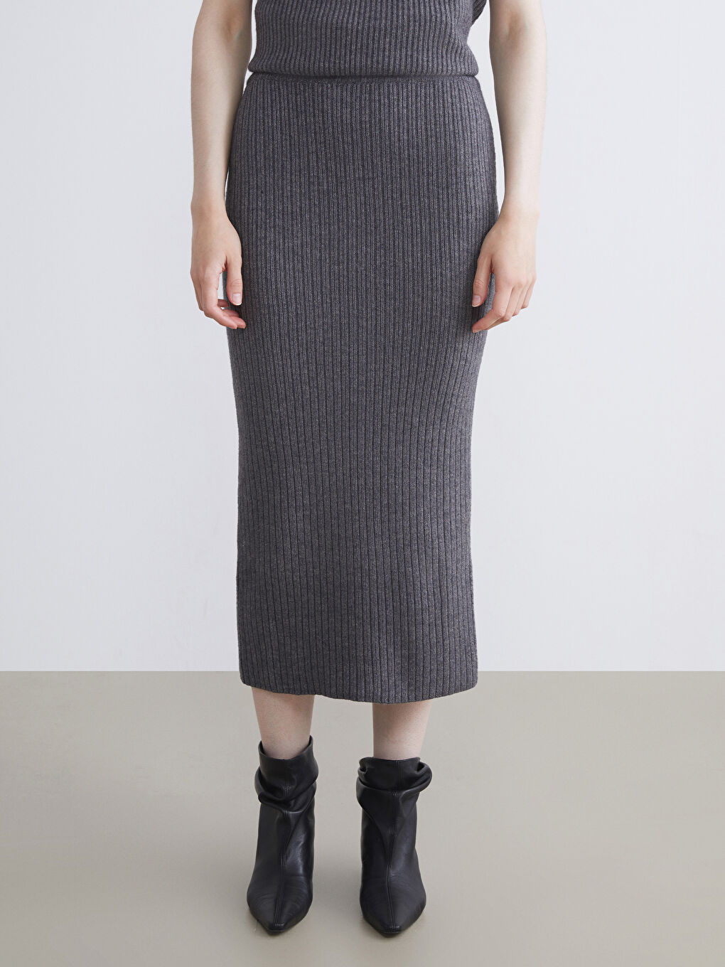 Elastic Waist Knitwear Skirt-1