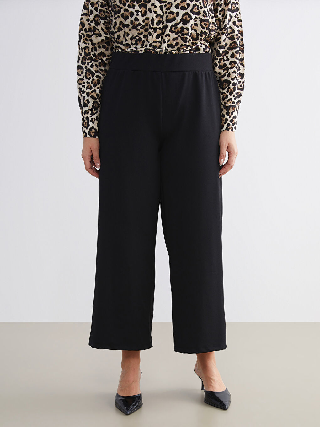 Siyah Büyük Beden Beli Lastikli Geniş Paça Kadın Pantolon-5