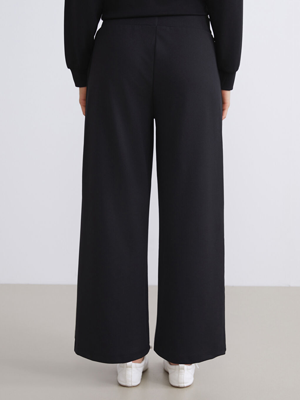 Siyah Büyük Beden Beli Lastikli Geniş Paça Kadın Pantolon-4