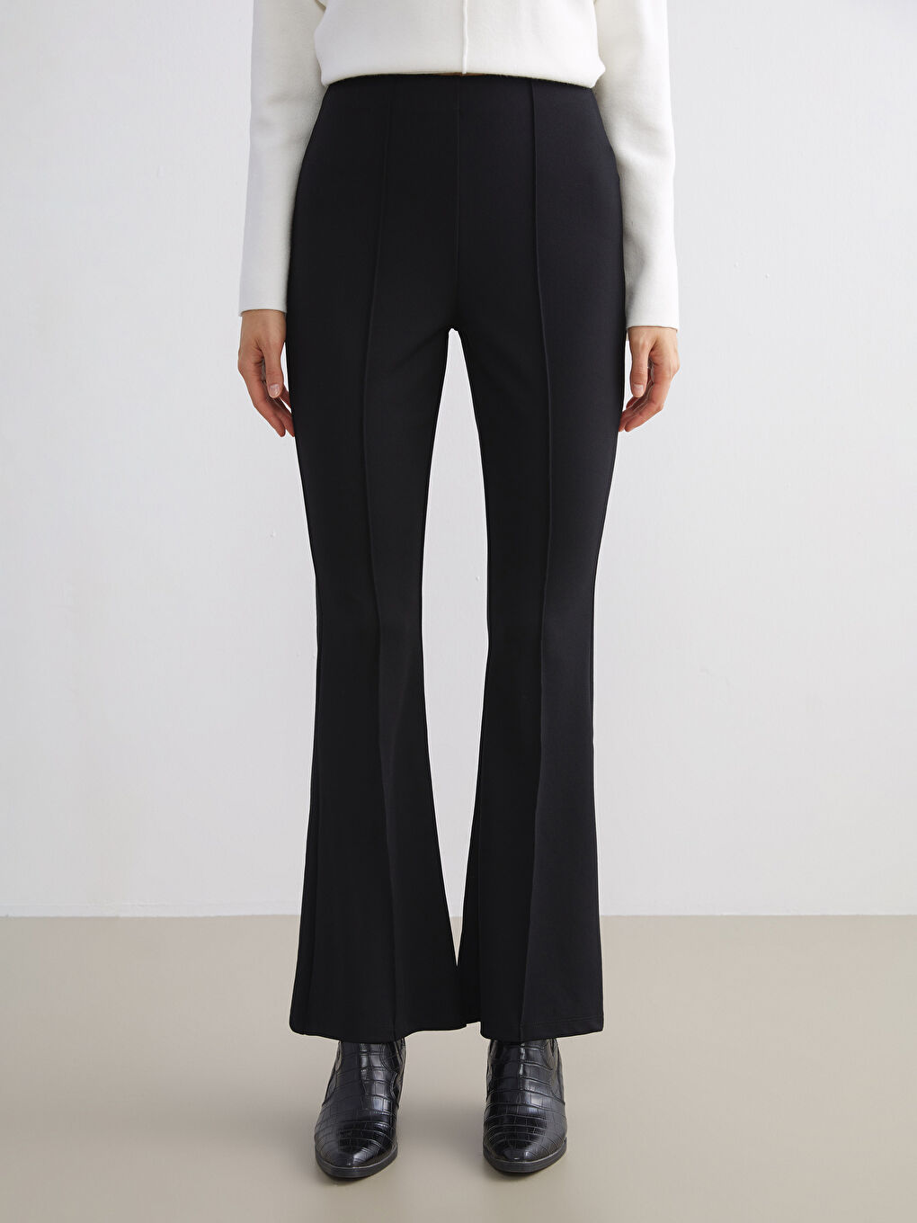 Siyah Dar Fit İspanyol Paça Kadın Pantolon-2