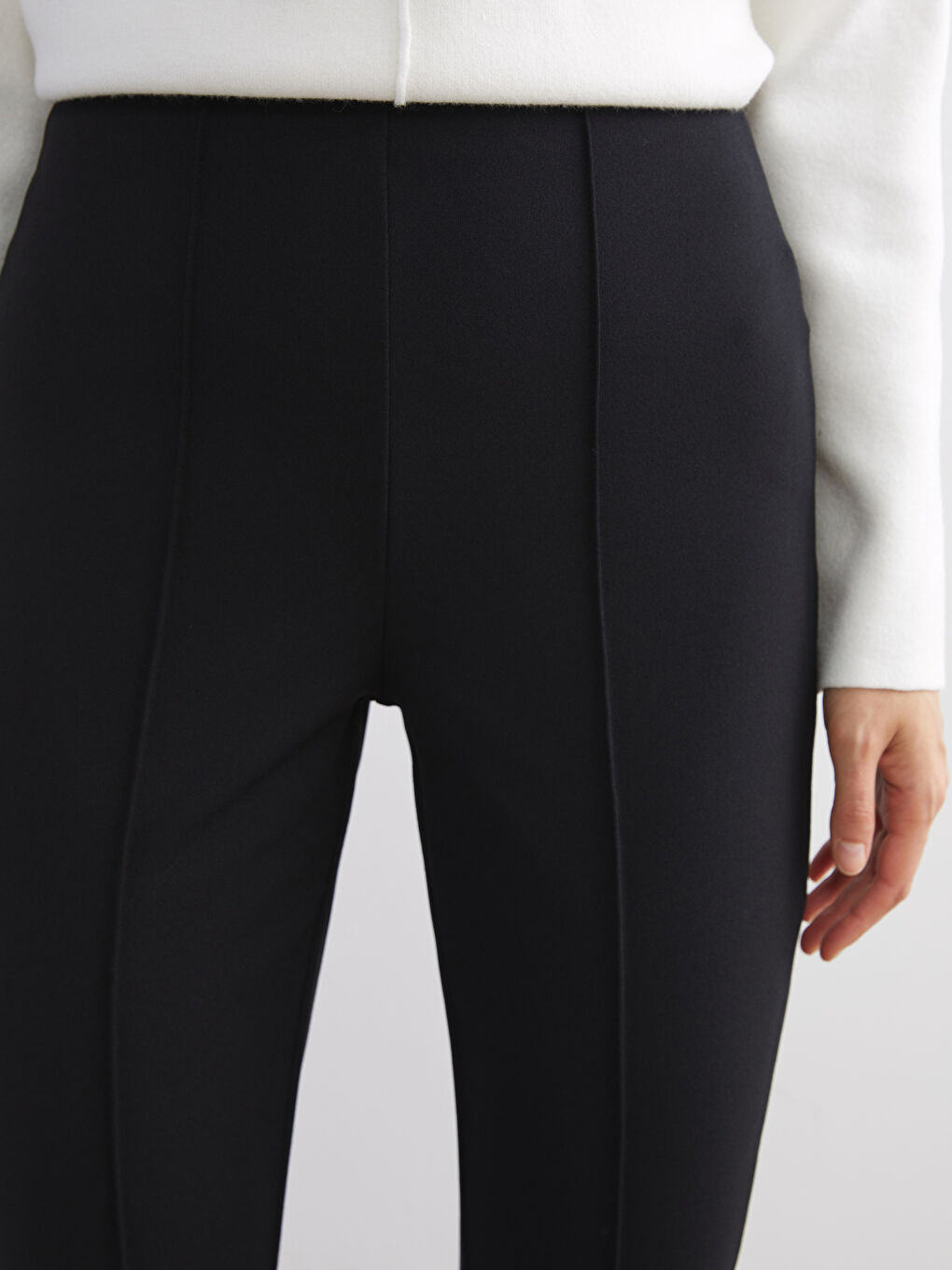 Siyah Dar Fit İspanyol Paça Kadın Pantolon-3