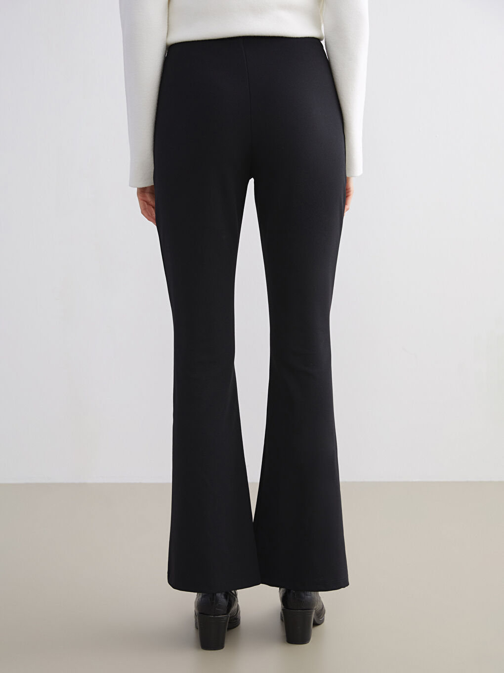 Siyah Dar Fit İspanyol Paça Kadın Pantolon-4